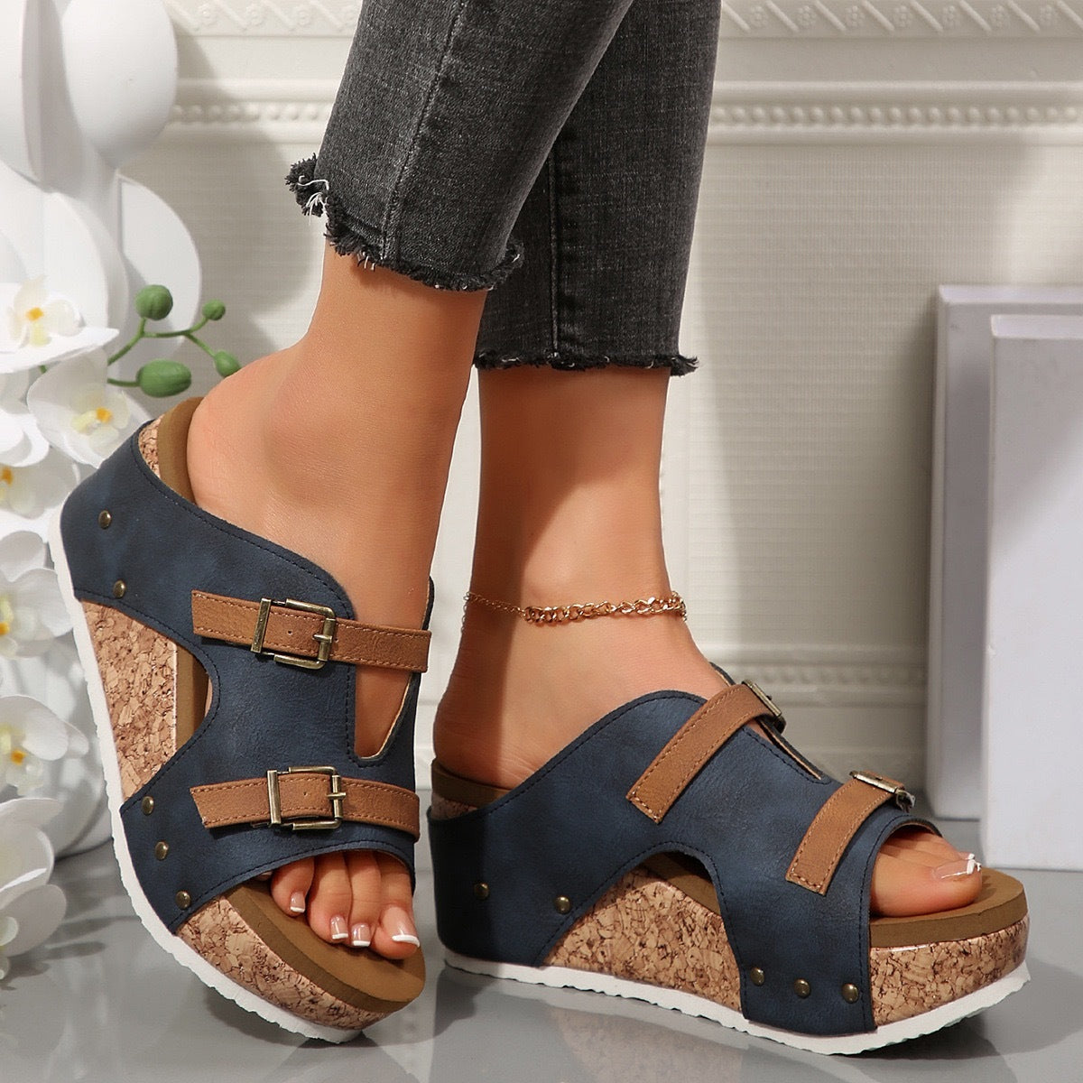 Sandales compensées à boucle pour femme
